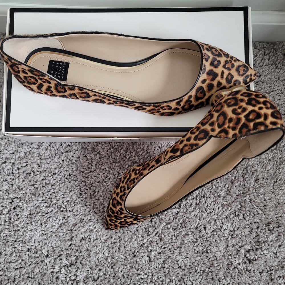 White House Black Market Bellany leopard Flat